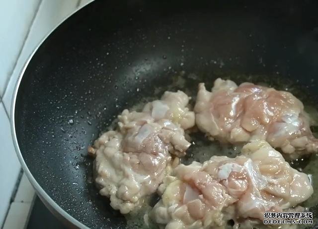 雞腿的新吃法，不蒸不煮不烤，不用一滴油，外香內(nèi)酥太好吃了
