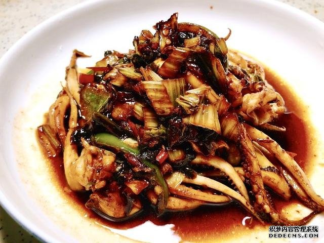 同學(xué)聚會(huì)點(diǎn)了9個(gè)菜，滿滿家鄉(xiāng)記憶，每道都搶手，女生也能吃3碗飯