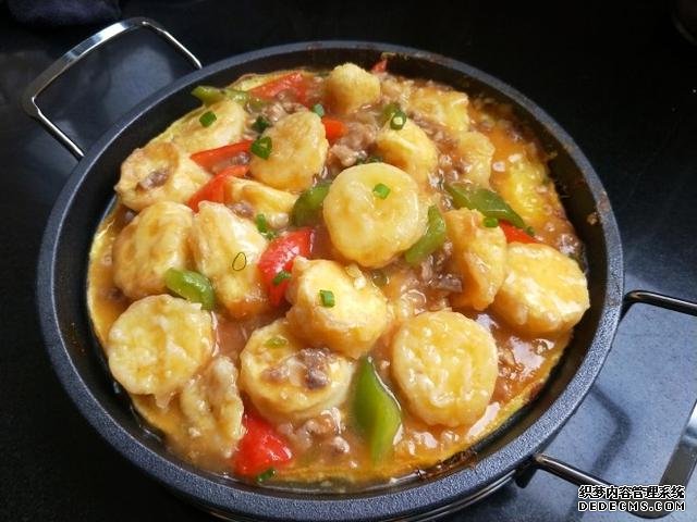 同學(xué)聚會(huì)點(diǎn)了9個(gè)菜，滿滿家鄉(xiāng)記憶，每道都搶手，女生也能吃3碗飯