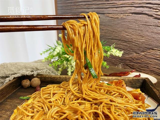 用掛面做炒面，不要煮過就炒，多加2步，不坨不粘鍋，根根分明