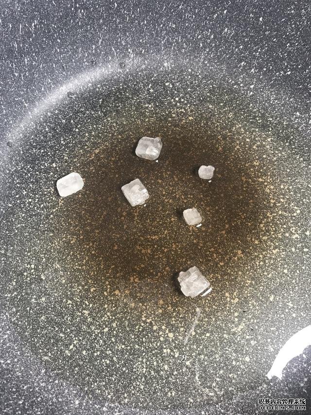黃豆?fàn)F豬腳這樣做，豬腳不腥還軟綿，香糯又美味，一鍋都不夠吃