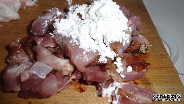 花菜燒肉做法，色香味俱全，能讓你多吃幾碗飯