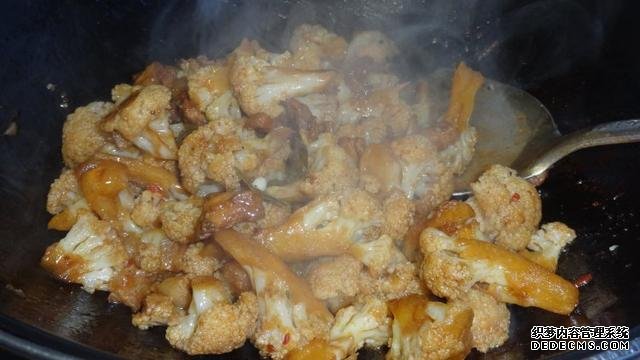 花菜燒肉做法，色香味俱全，能讓你多吃幾碗飯