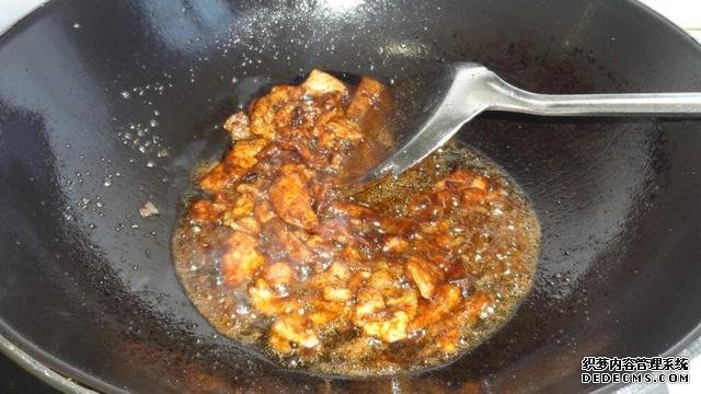 花菜燒肉做法，色香味俱全，能讓你多吃幾碗飯