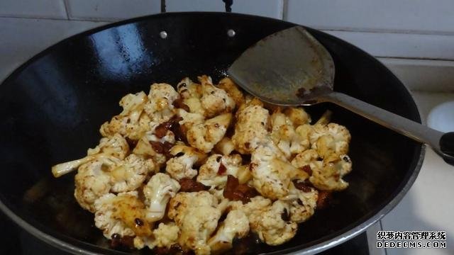 花菜燒肉做法，色香味俱全，能讓你多吃幾碗飯