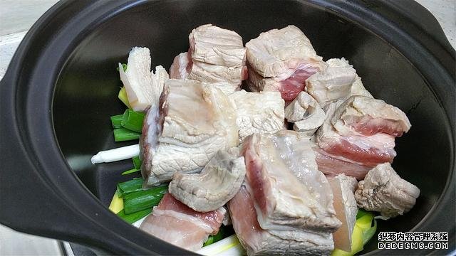 學(xué)會這樣做梨子燉肉，真是太香了，美味解饞超好吃，上桌就掃光