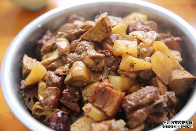 學(xué)會這樣做梨子燉肉，真是太香了，美味解饞超好吃，上桌就掃光
