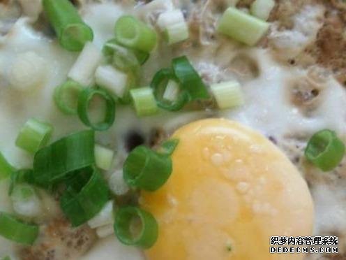 雞蛋肉末炒豆腐、臘味燜飯、辣炒脆骨這幾道家常菜的做法