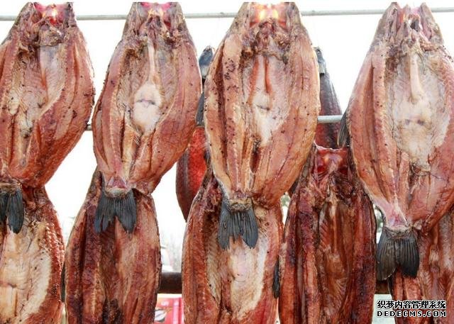鯽魚我只服這樣做，稍微腌制風(fēng)干，做好一次可以吃上半年