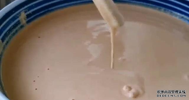 大米換種新吃法，打入兩個雞蛋，不煮飯不熬粥，出鍋孩子超愛吃