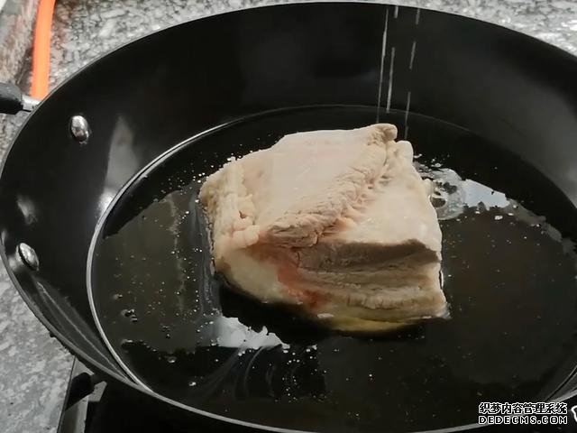 五花肉別只會(huì)紅燒了，教你一個(gè)新做法，軟爛入味特解饞，太好吃了