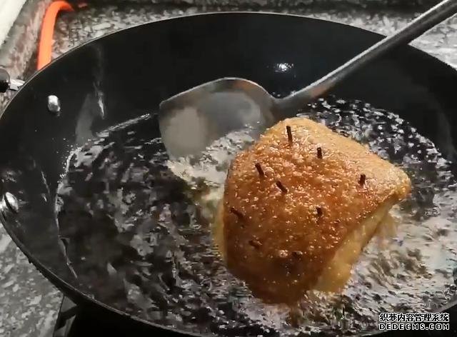 五花肉別只會(huì)紅燒了，教你一個(gè)新做法，軟爛入味特解饞，太好吃了