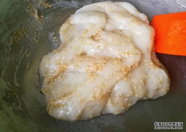 一碗面粉，一把芝麻，老婆餅在家做，不出門(mén)也能吃到，酥到掉渣