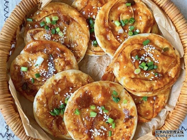 剩下的餃子皮不要扔，做成醬香濃郁的醬香餅，不用和面一次就成功