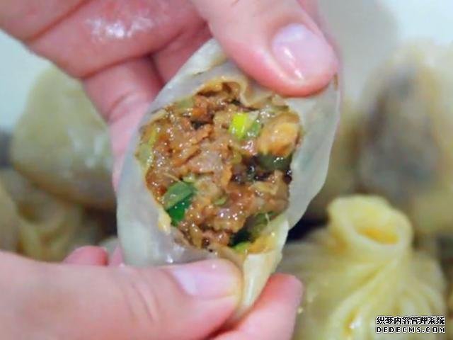 教你做個懶人小籠包，面都不用揉，個個皮薄餡大，一口咬下去爆汁