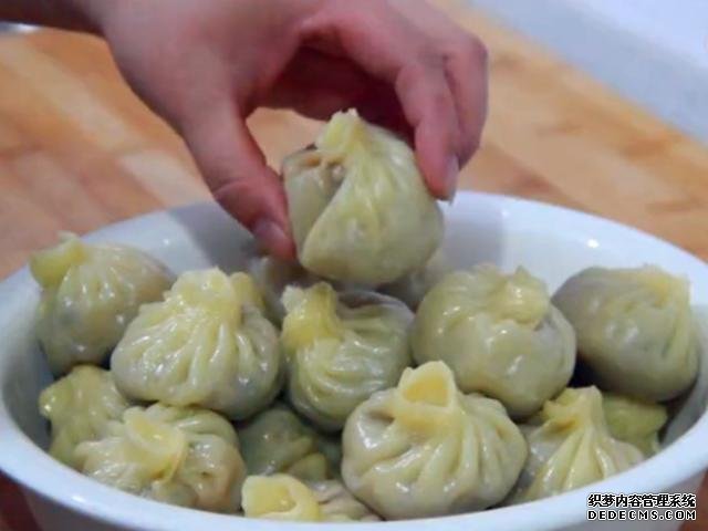 教你做個懶人小籠包，面都不用揉，個個皮薄餡大，一口咬下去爆汁