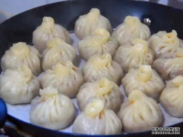 教你做個懶人小籠包，面都不用揉，個個皮薄餡大，一口咬下去爆汁