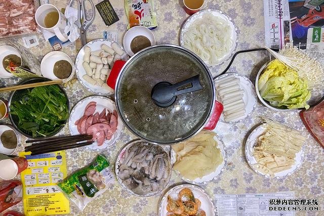 假期快結(jié)束，家里食材剩太少，湊齊食材，也要做頓簡(jiǎn)單“大餐”