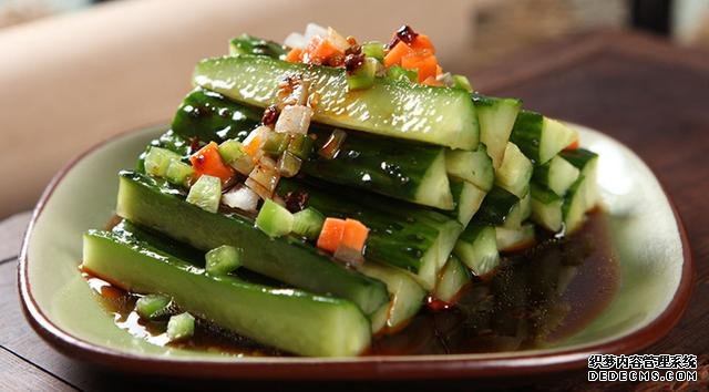 15道葷菜熱菜做法，10道涼菜下酒菜做法，簡(jiǎn)單易做，待客備用