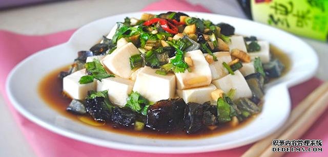 15道葷菜熱菜做法，10道涼菜下酒菜做法，簡(jiǎn)單易做，待客備用
