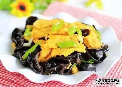 15道葷菜熱菜做法，10道涼菜下酒菜做法，簡(jiǎn)單易做，待客備用