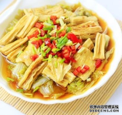 美食推薦：娃娃菜腐竹、咸蛋黃茶樹菇、薄荷羊肉、五香雞爪的做法