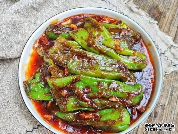 椒鹽九肚魚，虎皮青椒，秘制湘鍋雞這幾道家常菜的做法