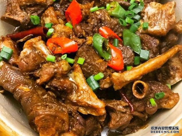 啤酒燜鵝，青紅椒炒蝦仁，冬筍肉絲尖椒這幾道家常菜的做法