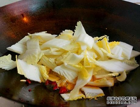 飯店做的醋溜白菜為啥好吃？學(xué)會(huì)小訣竅，自己在家做，成本2塊錢(qián)