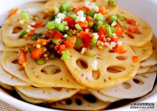 涼拌藕片好吃的正確做法，飯店大廚都在用，脆嫩可口，清爽解膩