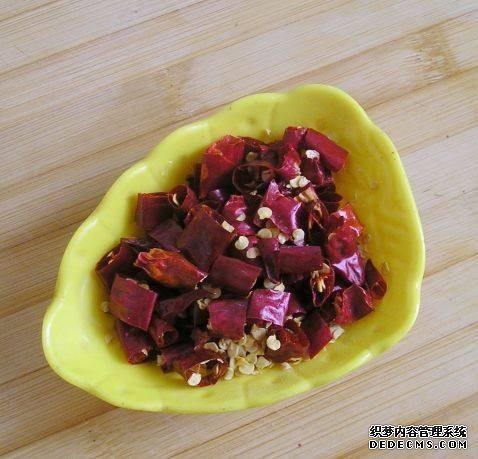 家庭版自制水煮肉，肉嫩軟滑，麻辣鮮香，每次做都不夠吃