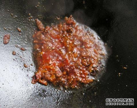 家庭版自制水煮肉，肉嫩軟滑，麻辣鮮香，每次做都不夠吃