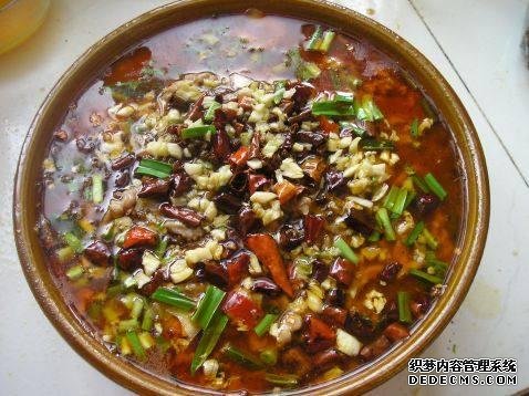 家庭版自制水煮肉，肉嫩軟滑，麻辣鮮香，每次做都不夠吃