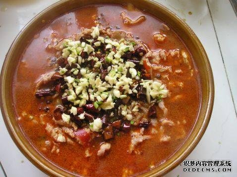 家庭版自制水煮肉，肉嫩軟滑，麻辣鮮香，每次做都不夠吃