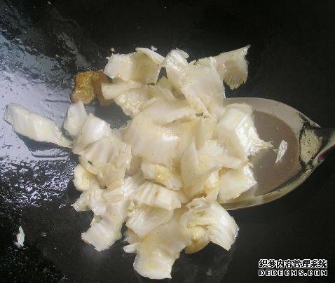 家庭版自制水煮肉，肉嫩軟滑，麻辣鮮香，每次做都不夠吃