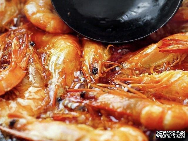 油燜大蝦怎么做好吃得根本停不下來，油燜大蝦最正宗做法
