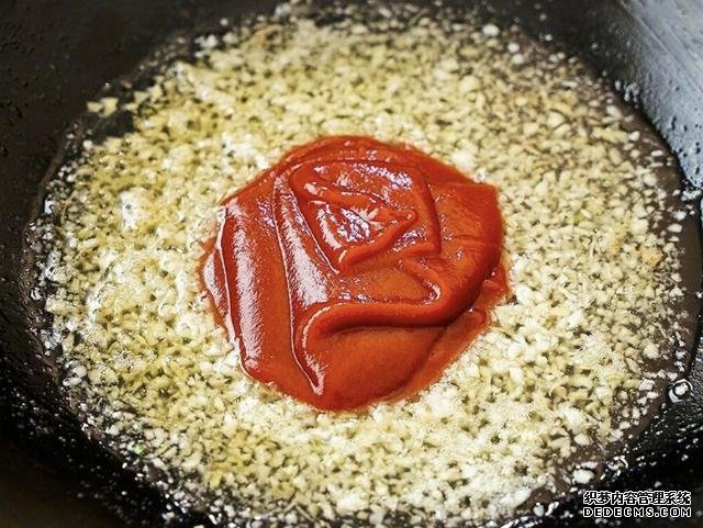 油燜大蝦怎么做好吃得根本停不下來，油燜大蝦最正宗做法