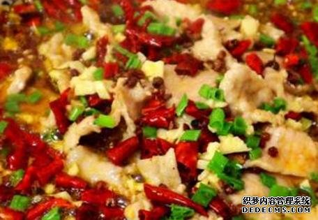 家常菜才是最解饞的，簡單燜一燜，汁鮮肉香，看她饞到舔盤