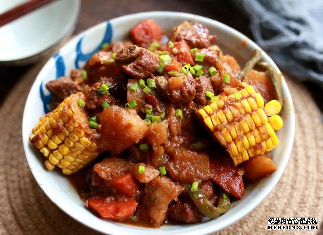 有葷有素，營(yíng)養(yǎng)豐富的大亂燉，制作簡(jiǎn)單鮮香可口的地三鮮
