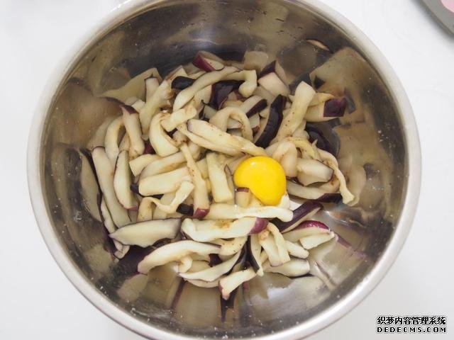 茄子換種做法，搭配牛肉做“披薩”，味道特別值得嘗試
