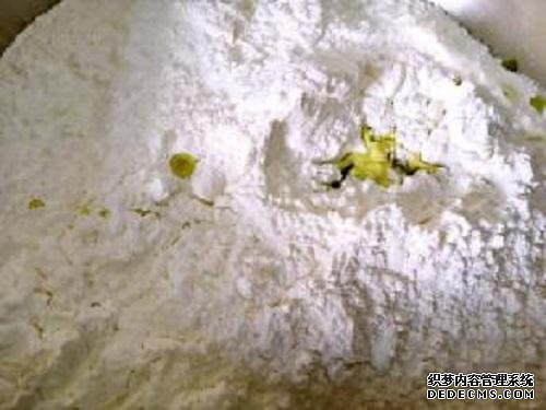 時近清明，“青團”可不能少，油綠如玉，香糯可口，天然綠色小吃