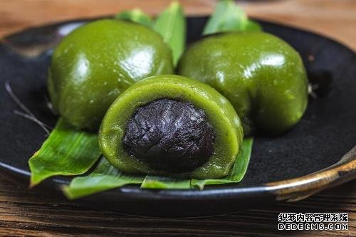 時近清明，“青團”可不能少，油綠如玉，香糯可口，天然綠色小吃