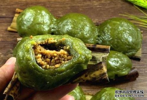 時近清明，“青團”可不能少，油綠如玉，香糯可口，天然綠色小吃