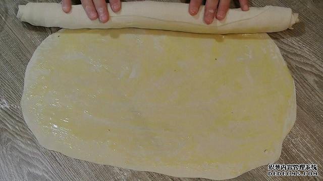 老婆做了20個(gè)“烤餃子”，掰開樂壞了：這種餃子皮頭一次見