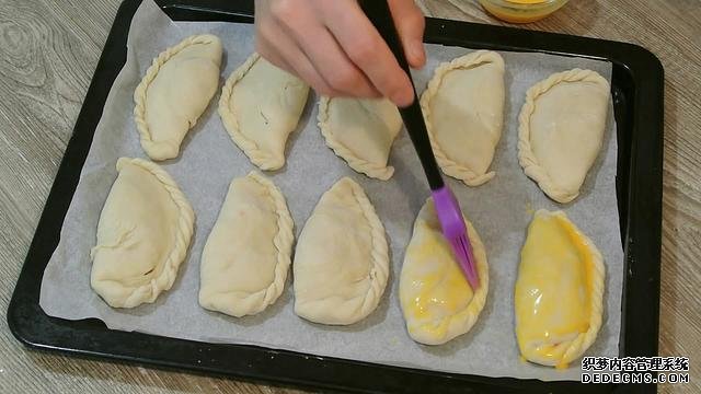老婆做了20個(gè)“烤餃子”，掰開樂壞了：這種餃子皮頭一次見