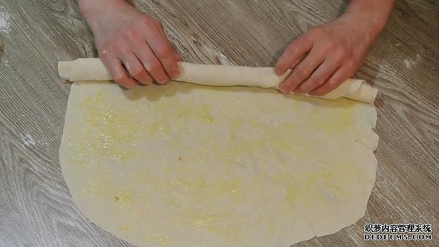 老婆做了20個(gè)“烤餃子”，掰開樂壞了：這種餃子皮頭一次見