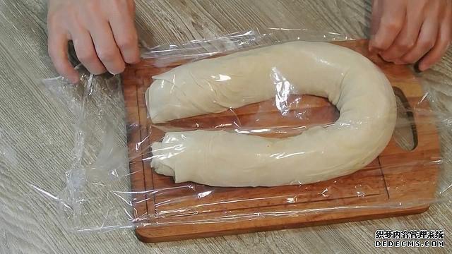 老婆做了20個(gè)“烤餃子”，掰開樂壞了：這種餃子皮頭一次見