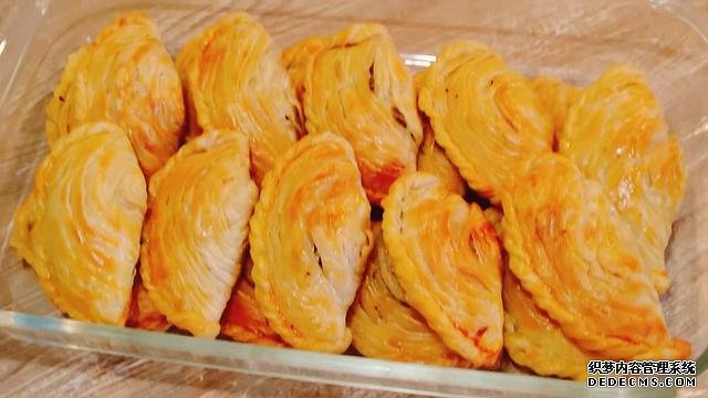 老婆做了20個(gè)“烤餃子”，掰開樂壞了：這種餃子皮頭一次見