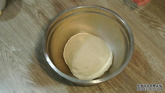 老婆做了20個(gè)“烤餃子”，掰開樂壞了：這種餃子皮頭一次見