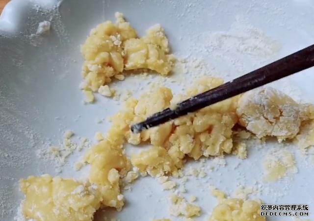 綠豆別熬粥啦，試試這樣做，5元食材做一大盤，孩子吃了還想吃